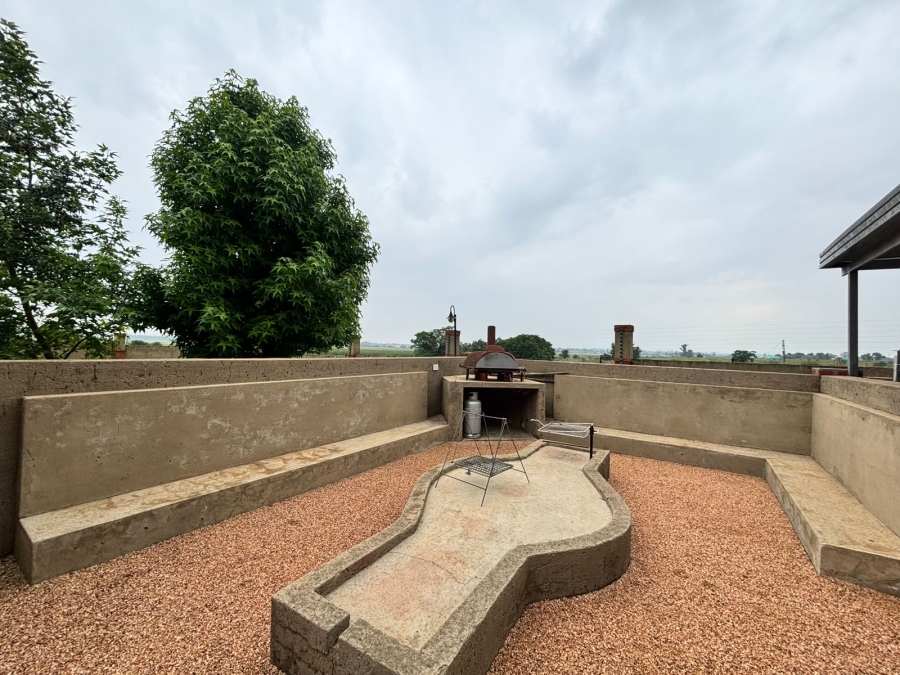 5 Bedroom Property for Sale in Grimbeeck Park North West